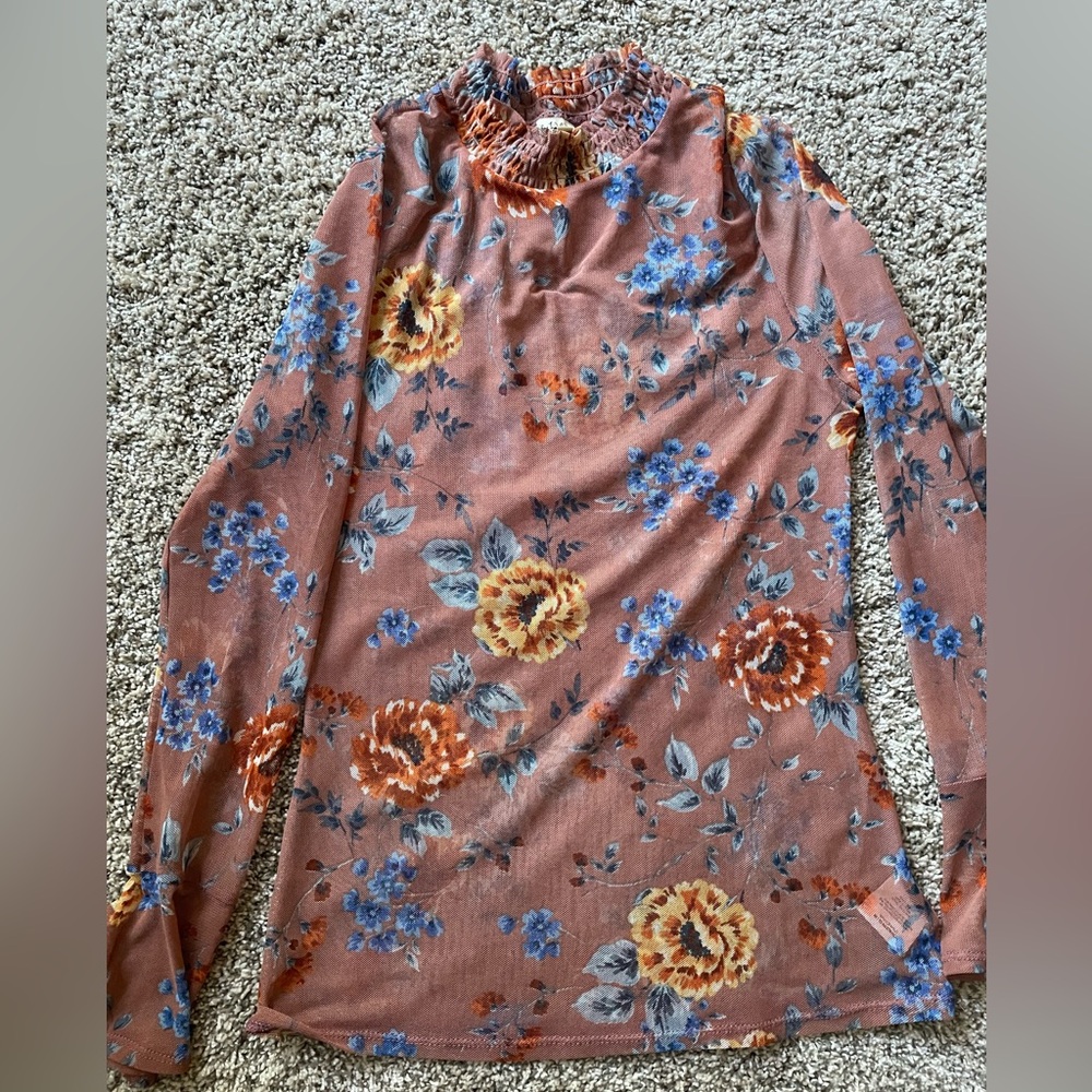 Lily White Woman’s Sheer mock Turtleneck in Sz L